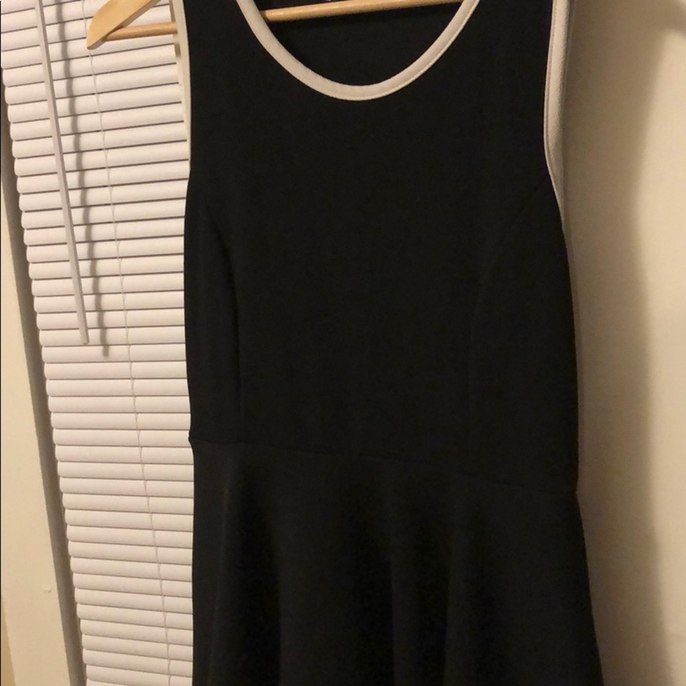 LBD - Picture 2 of 4
